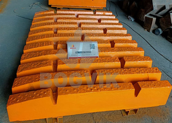 Les revêtements de broyeur de mâchoires Mn22Cr2 avec insert de carbure de titane Plaque de mâchoire fixe et mobile Durée de vie plus longue