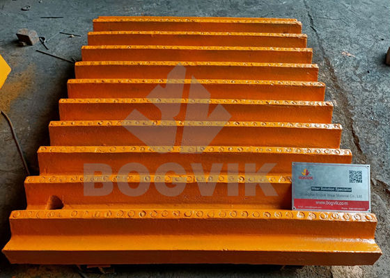 Les revêtements de broyeur de mâchoires Mn22Cr2 avec insert de carbure de titane Plaque de mâchoire fixe et mobile Durée de vie plus longue
