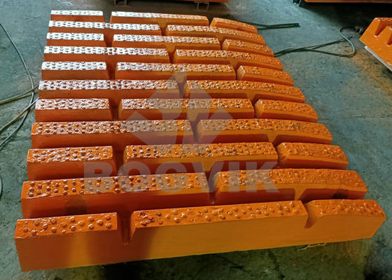 Les revêtements de broyeur de mâchoires Mn22Cr2 avec insert de carbure de titane Plaque de mâchoire fixe et mobile Durée de vie plus longue